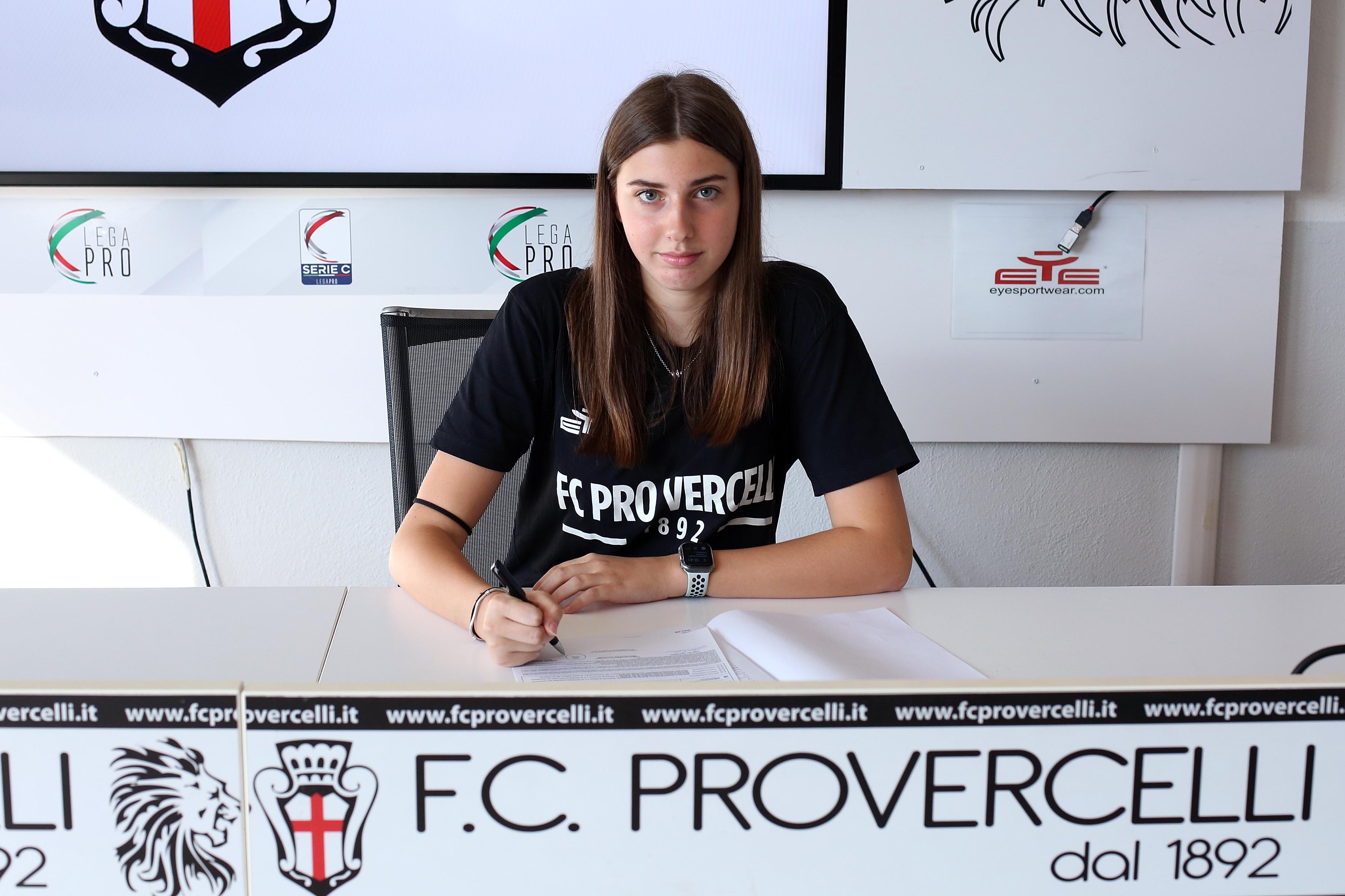 VIRGINIA MASSARO FIRMA CON LA PRO VERCELLI WOMEN!