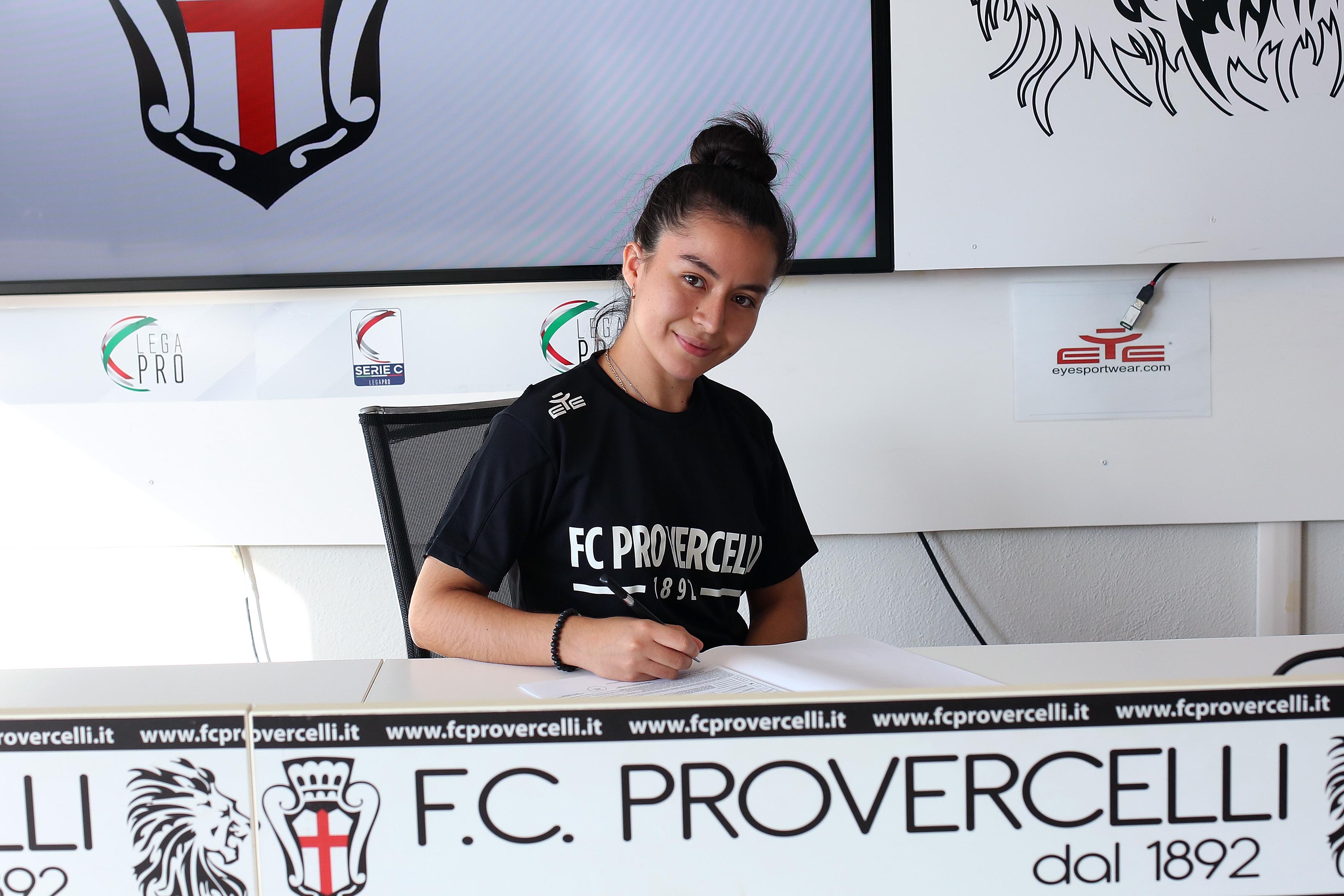 JAQUELINE PERALTA ORTIZ FIRMA CON LA PRO VERCELLI WOMEN!
