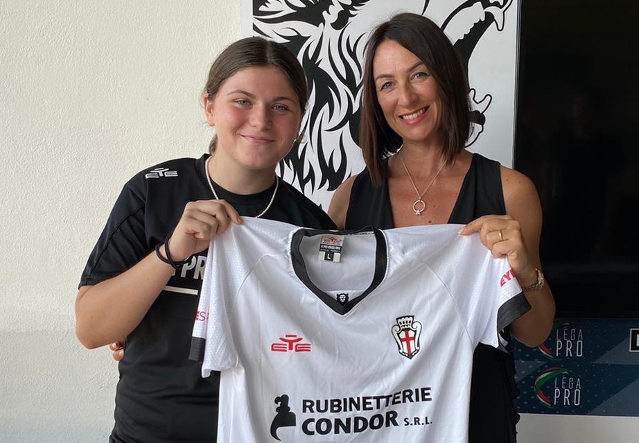 GASHI ORKIDA FIRMA CON LA PRO VERCELLI WOMEN!